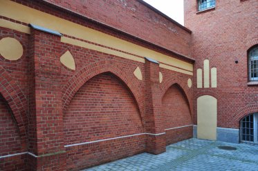Mury dziedzińca wewnętrznego po pracach - fot. Archiwum KWP Szczecin