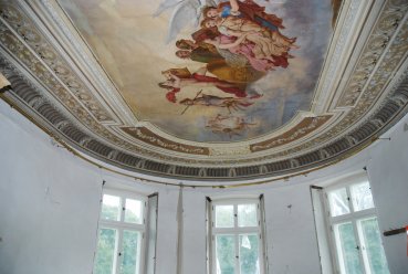 Plafon z Orszakiem Apolla Augusta Bertelmanna przed pracami - fot. Archiwum PLSP w Kościelcu