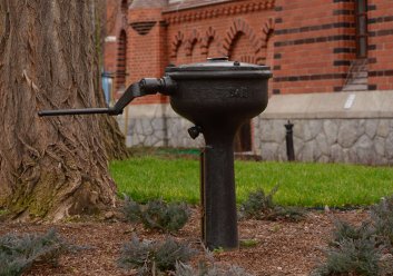 Przeniesiony zawór z dawnego filtra powolnego - fot. K. Czartoryski, NID OT Wrocław