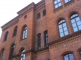 3 Ceglane elewacje zewnętrzne, schody, otoczenie  przed pracami - fot. Archiwum SR w Gnieźnie