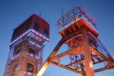 Iluminacja zrewaloryzowanych obiektów - fot. B. Jasińska, UM w Świętochłowicach