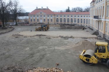 Prace przy rekonstrukcji nawierzchni podjazdu