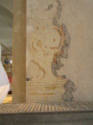 Malowany na filarze baldachim ambony przed pracami - fot. J. Bulderberg, Relief s.c.