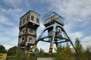 Wieża kozłowa i basztowa (w głębi) przed pracami - fot. Archiwum elwu Leszek Woźniak