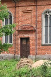 Drzwi boczne przed pracami - fot I. Liżewska, NID OT Olsztyn