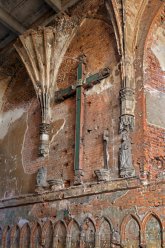 Lica ścian i dekoracja rzeźbiarska ścian w kościele NMP przed pracami - fot. B. i L. Okońscy